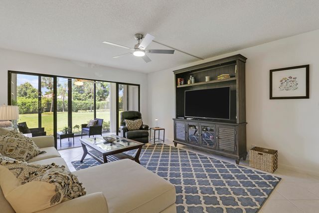 5121 Oak Hill Lane 412, Delray Beach, FL 33484
