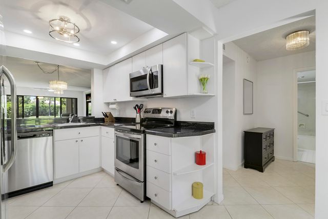 5121 Oak Hill Lane 412, Delray Beach, FL 33484