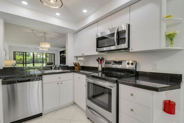 5121 Oak Hill Lane 412, Delray Beach, FL 33484