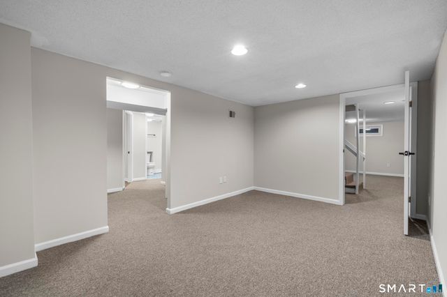 3 Highview Lane, New Haven, CT 06513