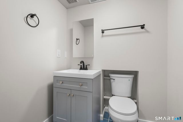 3 Highview Lane, New Haven, CT 06513