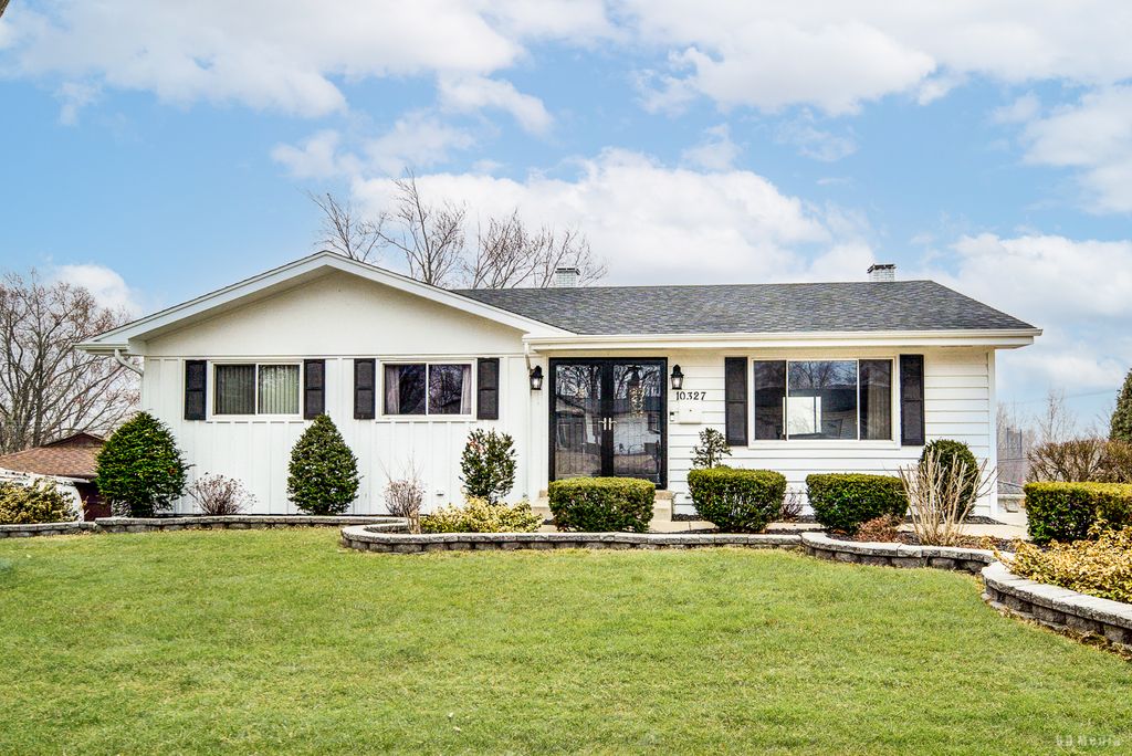 Image 1 of property listing at 10327 Hilltop Drive, Orland Park, IL 60462
