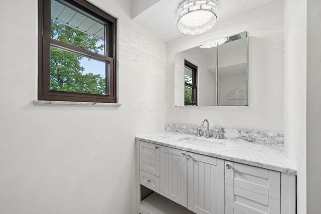 2900 Granada Hills Drive, Columbus, OH 43231