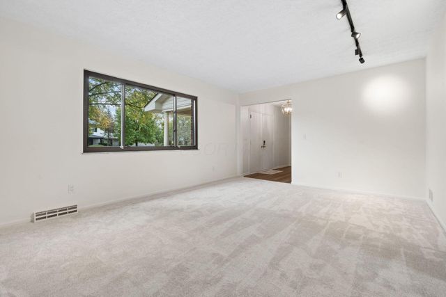 2900 Granada Hills Drive, Columbus, OH 43231