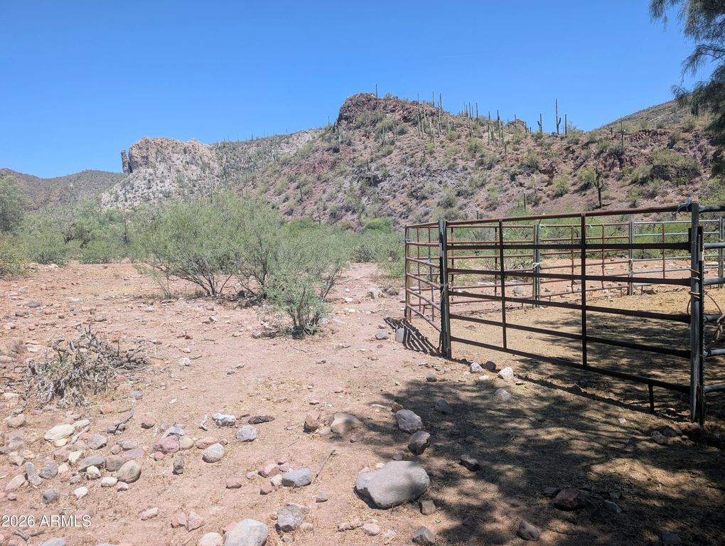 Image 9 of property listing at 37700 S Cow Creek Road 54, Morristown, AZ 85342