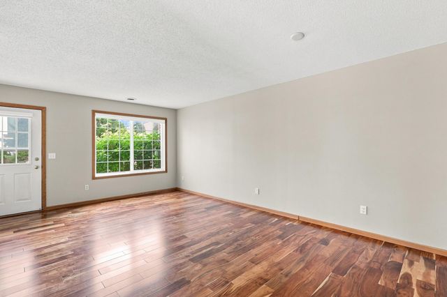 1216 Elmwood Avenue, Shakopee, MN 55379