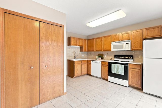 1216 Elmwood Avenue, Shakopee, MN 55379