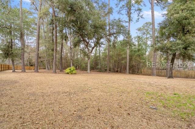 14 Sandpiper Dr, Beaufort, SC 29907