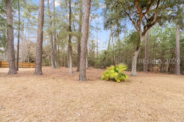 14 Sandpiper Dr, Beaufort, SC 29907