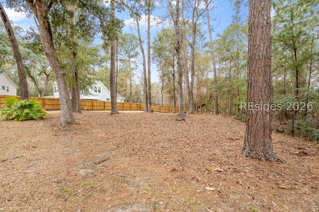 14 Sandpiper Dr, Beaufort, SC 29907