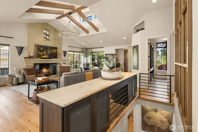 525 16th Avenue W, Kirkland, WA 98033