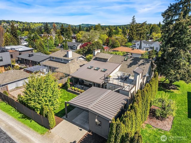 525 16th Avenue W, Kirkland, WA 98033