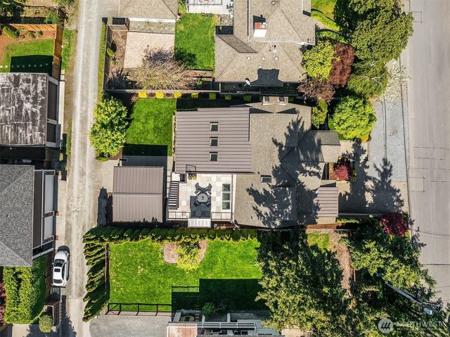 525 16th Avenue W, Kirkland, WA 98033
