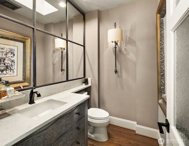 525 16th Avenue W, Kirkland, WA 98033