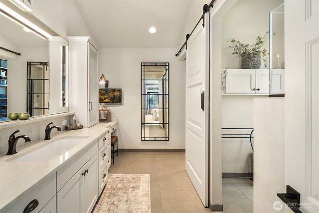 525 16th Avenue W, Kirkland, WA 98033