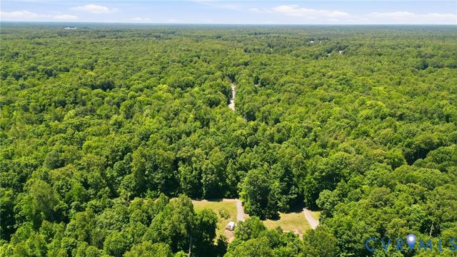 9905 Old Dirt Rd, Quinton, VA 23141