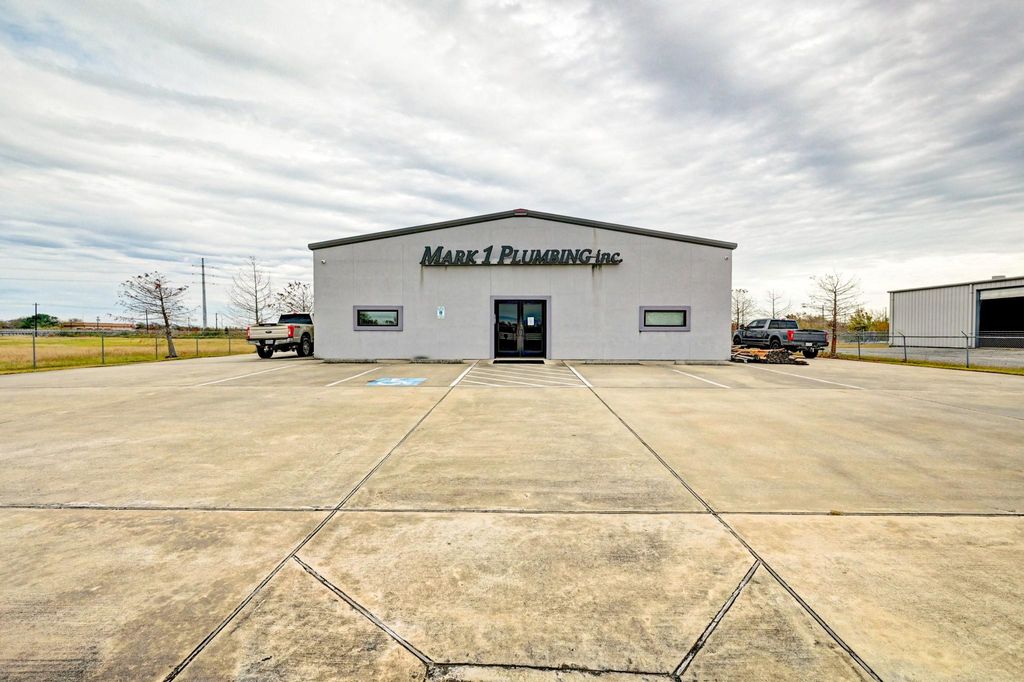 1070 Pine, Texas City, TX 77591