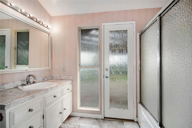 5746 Mcdonie Avenue, Woodland Hills, CA 91367