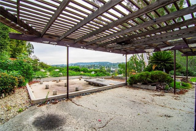 5746 Mcdonie Avenue, Woodland Hills, CA 91367