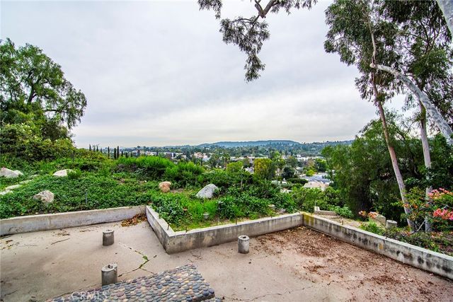 5746 Mcdonie Avenue, Woodland Hills, CA 91367