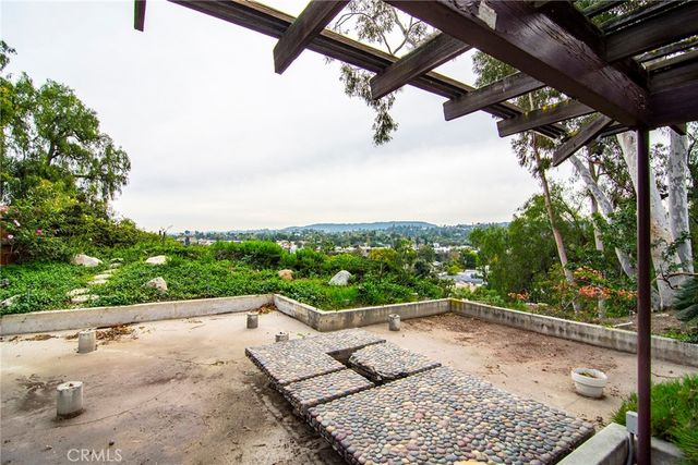 5746 Mcdonie Avenue, Woodland Hills, CA 91367