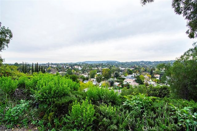 5746 Mcdonie Avenue, Woodland Hills, CA 91367