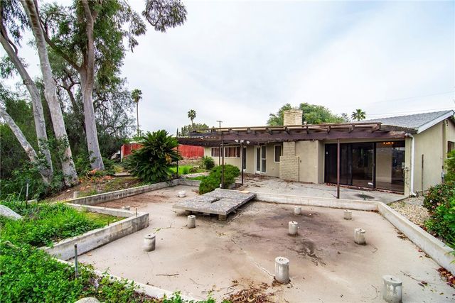 5746 Mcdonie Avenue, Woodland Hills, CA 91367