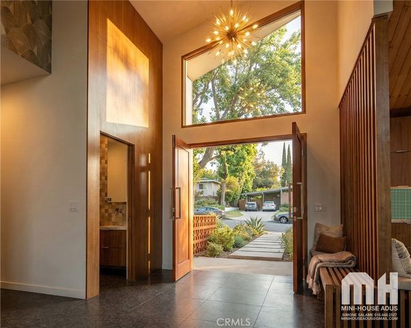 5746 Mcdonie Avenue, Woodland Hills, CA 91367