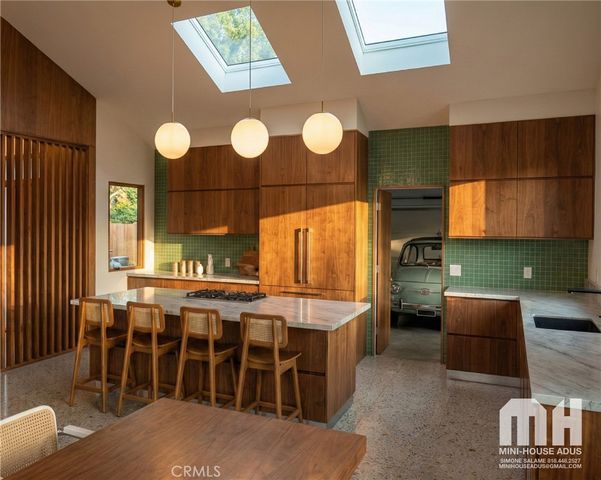 5746 Mcdonie Avenue, Woodland Hills, CA 91367