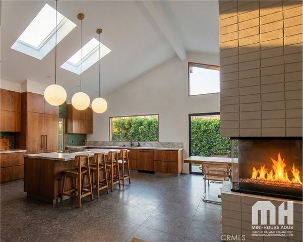 5746 Mcdonie Avenue, Woodland Hills, CA 91367