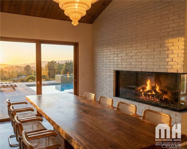 5746 Mcdonie Avenue, Woodland Hills, CA 91367