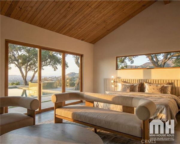 5746 Mcdonie Avenue, Woodland Hills, CA 91367