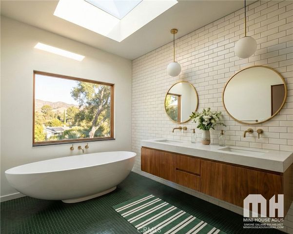 5746 Mcdonie Avenue, Woodland Hills, CA 91367