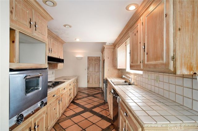 5746 Mcdonie Avenue, Woodland Hills, CA 91367