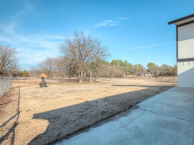 6100 Lillian Lane, Newalla, OK 74857