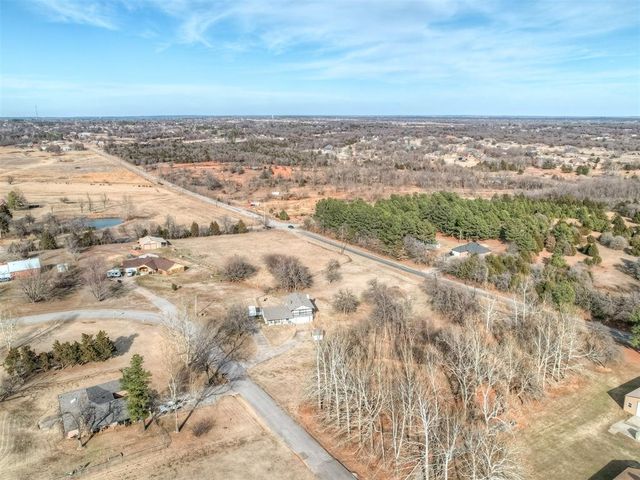6100 Lillian Lane, Newalla, OK 74857
