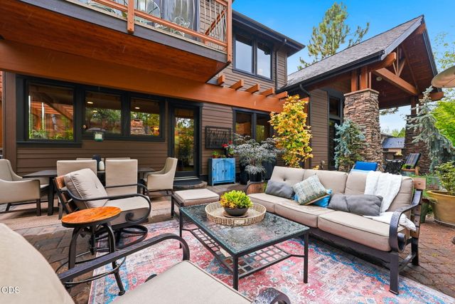 19052 Mt. Shasta Drive, Bend, OR 97703