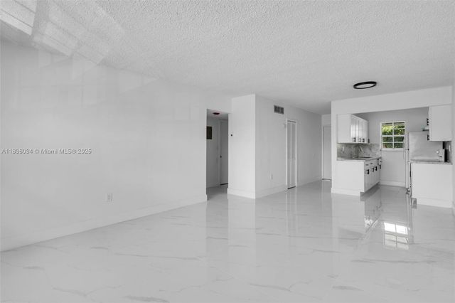 4050 NW 135th St 21-11, Opa-locka, FL 33054