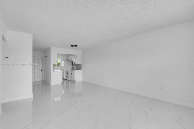 4050 NW 135th St 21-11, Opa-locka, FL 33054