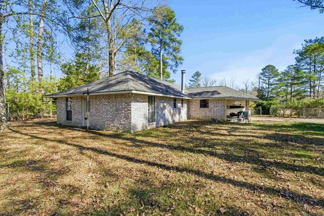 16911 Whispering Pines Dr, Greenwell Springs, LA 70739