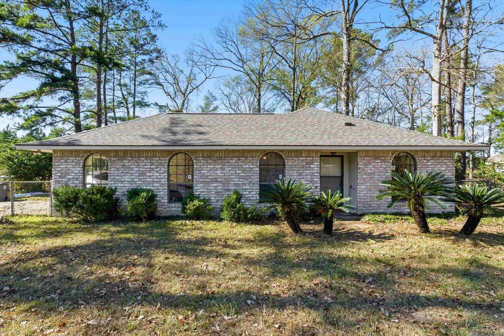 16911 Whispering Pines Dr, Greenwell Springs, LA 70739