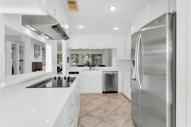 67 Harbor Lane, Kemah, TX 77565