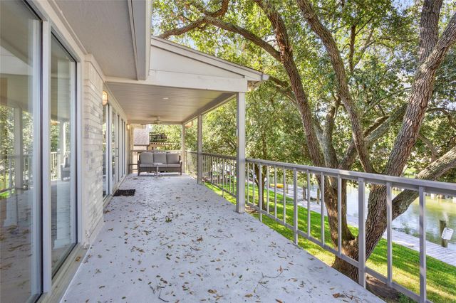 67 Harbor Lane, Kemah, TX 77565