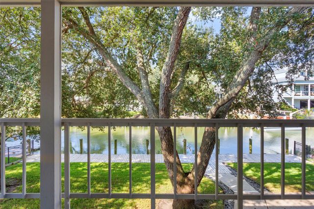 67 Harbor Lane, Kemah, TX 77565