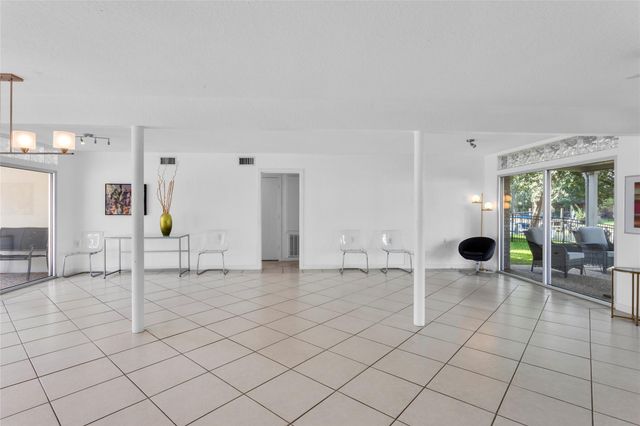 67 Harbor Lane, Kemah, TX 77565