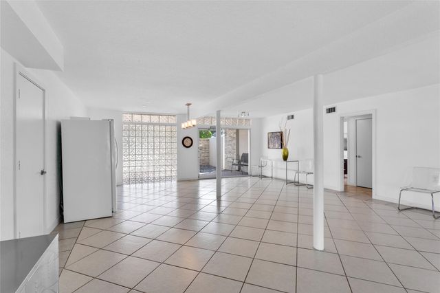 67 Harbor Lane, Kemah, TX 77565