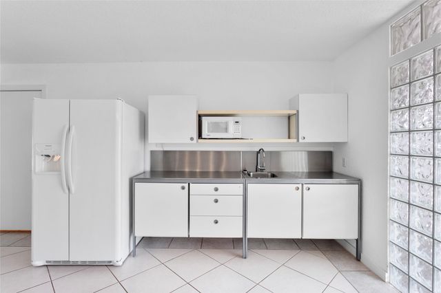 67 Harbor Lane, Kemah, TX 77565