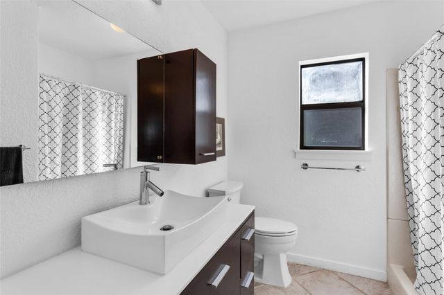 67 Harbor Lane, Kemah, TX 77565