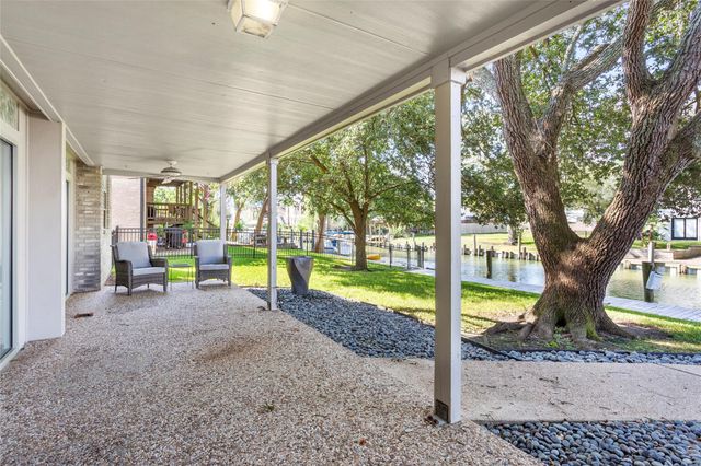 67 Harbor Lane, Kemah, TX 77565