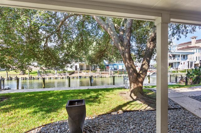 67 Harbor Lane, Kemah, TX 77565